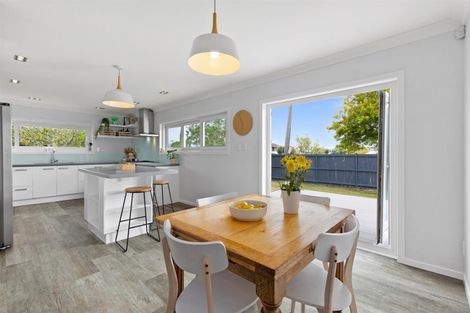 Photo of property in 2/3 County Road, Torbay, Auckland, 0630
