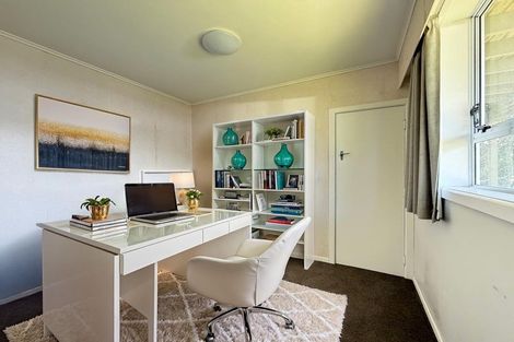 Photo of property in 6 Link Road, Newlands, Wellington, 6037