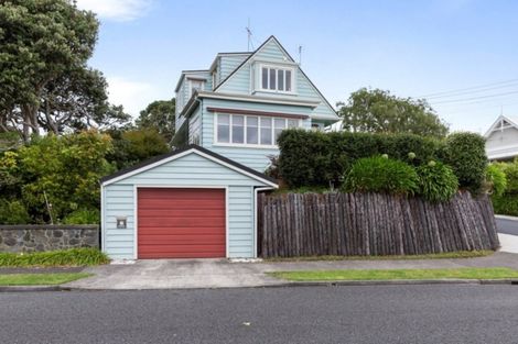 Photo of property in 66 Gilbert Street, New Plymouth, 4310