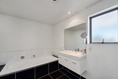 Photo of property in 76 Alverston Street, Waterview, Auckland, 1026