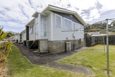 Photo of property in 8 Simons Street, Moturoa, New Plymouth, 4310