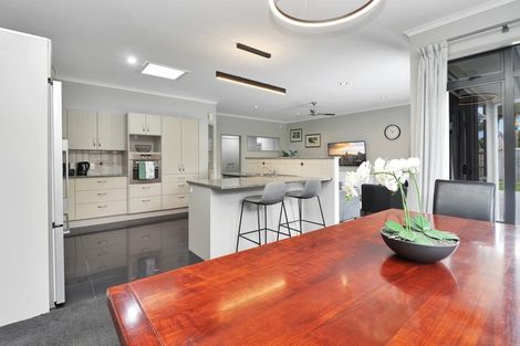 Photo of property in 102 Oriental Parade, Papamoa Beach, Papamoa, 3118