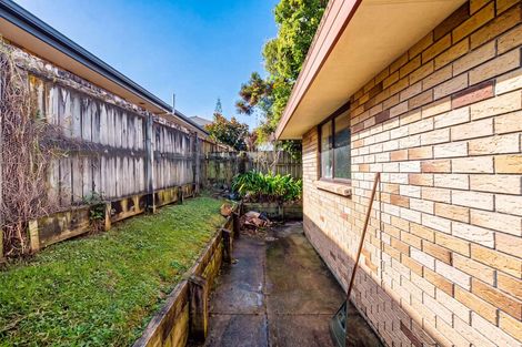 Photo of property in 11 Plumstead Rise, Glen Eden, Auckland, 0602