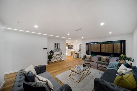 Photo of property in 25 Taipahitini Road, Rosehill, 2113