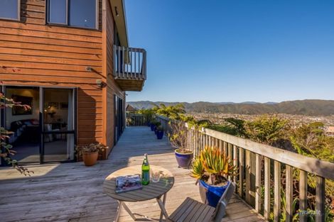 Photo of property in 6 Avonlea Grove, Belmont, Lower Hutt, 5010