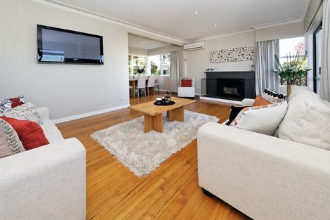 Photo of property in 20 Tauhara Street, Green Bay, Auckland, 0604