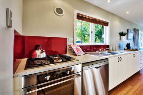 Photo of property in 20 Tauhara Street, Green Bay, Auckland, 0604
