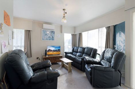 Photo of property in 28 Glynnbrooke Street, Te Atatu South, Auckland, 0610