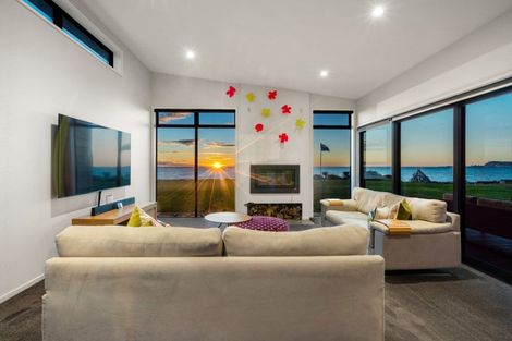 Photo of property in 10 Mer Place, Bay View, Napier, 4104