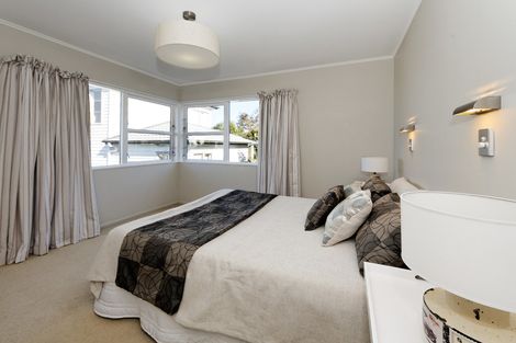 Photo of property in 20 Tauhara Street, Green Bay, Auckland, 0604