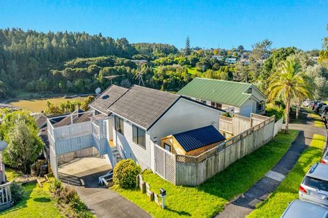 Photo of property in 1/13a Kitewao Street, Northcote, Auckland, 0627