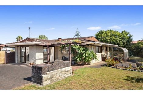 Photo of property in 3 Heron Place, Waiuku, 2123
