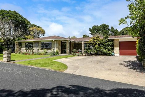 Photo of property in 1 Byron Place, Whalers Gate, New Plymouth, 4310