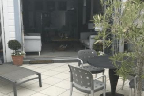 Photo of property in 4 Caroline Street, Mount Victoria, Wellington, 6011