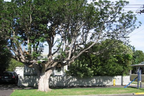 Photo of property in 24 Summer Street, Stanley Point, Auckland, 0624
