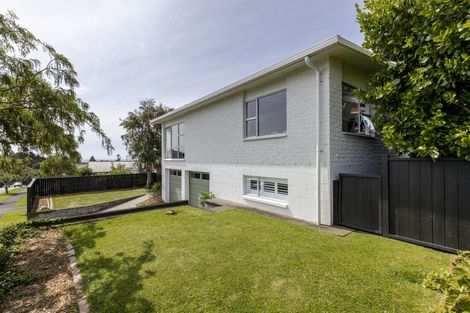 Photo of property in 25 Nevada Drive, Merrilands, New Plymouth, 4312