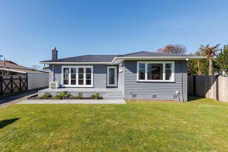 Photo of property in 12 Galway Avenue, Hokowhitu, Palmerston North, 4410