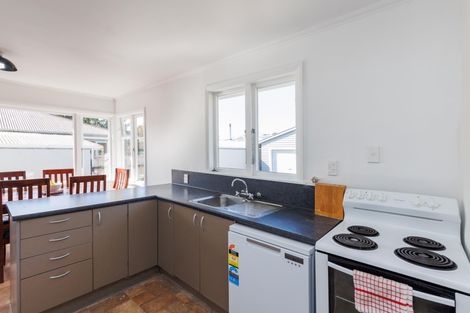 Photo of property in 12 Galway Avenue, Hokowhitu, Palmerston North, 4410