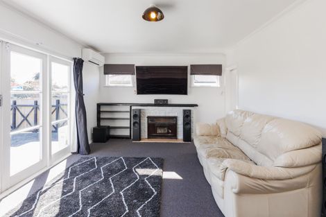 Photo of property in 12 Galway Avenue, Hokowhitu, Palmerston North, 4410