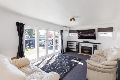 Photo of property in 12 Galway Avenue, Hokowhitu, Palmerston North, 4410
