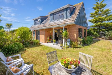 Photo of property in 330 Marine Parade, New Brighton, Christchurch, 8061