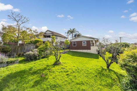 Photo of property in 1 Braemar Road, Rothesay Bay, Auckland, 0630