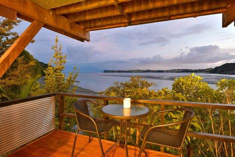 Photo of property in 254 Wade River Road, Wade Heads, Whangaparaoa, 0932