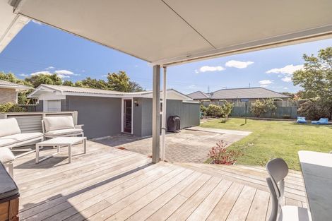 Photo of property in 6 Laing Crescent, Heathcote Valley, Christchurch, 8022
