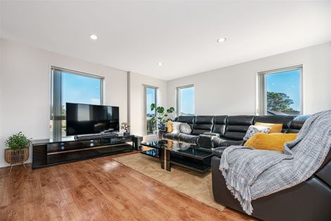 Photo of property in 47 Tiriwa Drive, Massey, Auckland, 0614