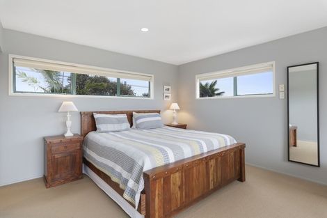 Photo of property in 697 Beach Road, Rothesay Bay, Auckland, 0630