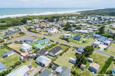 Photo of property in 16 Te Kiri Street, Himatangi Beach, Foxton, 4891