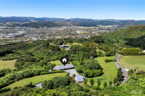 Photo of property in 8a Garrett Place, Riverstone Terraces, Upper Hutt, 5018