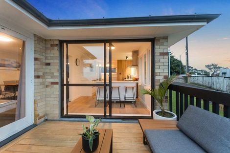 Photo of property in 1/177 Glenfield Road, Hillcrest, Auckland, 0627