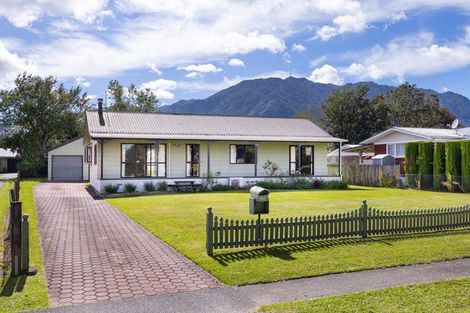 Photo of property in 124 Stanley Avenue, Te Aroha, 3320