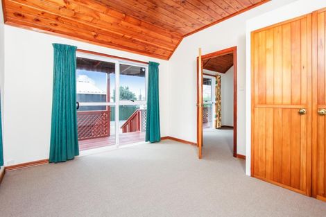 Photo of property in 1/27 Parrs Cross Road, Henderson, Auckland, 0612