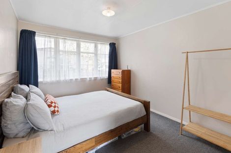 Photo of property in 18 Montrose Place, Takaro, Palmerston North, 4412