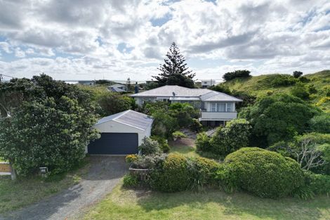 Photo of property in 18 Brown Terrace, Foxton Beach, Foxton, 4815