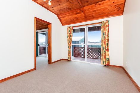 Photo of property in 1/27 Parrs Cross Road, Henderson, Auckland, 0612