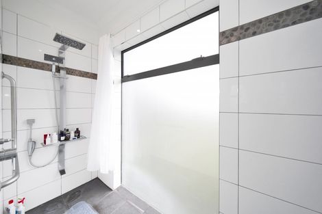 Photo of property in 11 Links Drive, Waiwhakaiho, New Plymouth, 4312