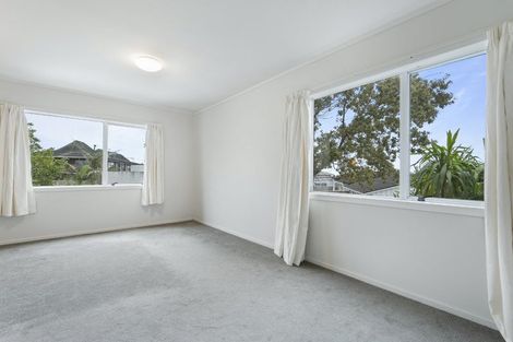 Photo of property in 2/5 Stanley Avenue, Milford, Auckland, 0620