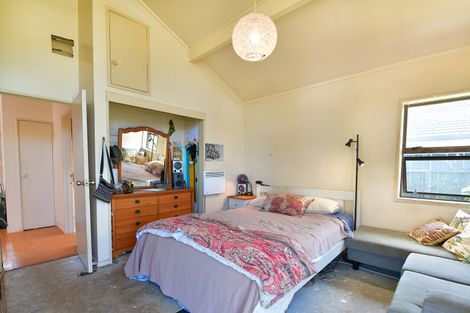 Photo of property in 32 Walton Street, Red Beach, 0932