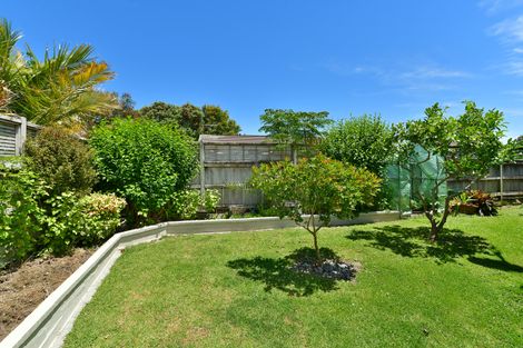 Photo of property in 32 Walton Street, Red Beach, 0932