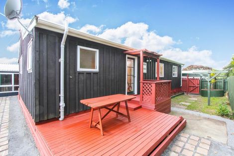 Photo of property in 1/27 Parrs Cross Road, Henderson, Auckland, 0612