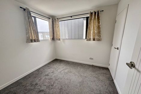 Photo of property in 32 Parahau Road, Papakura, 2110