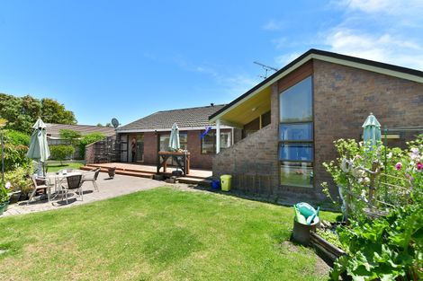 Photo of property in 32 Walton Street, Red Beach, 0932