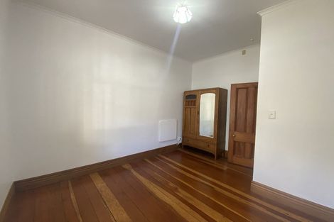 Photo of property in 21 Queen Street, Mount Victoria, Wellington, 6011