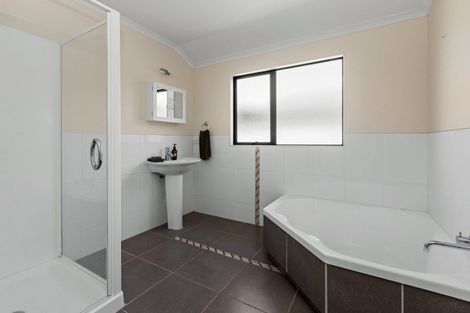 Photo of property in 6 Malbec Way, Greenmeadows, Napier, 4112