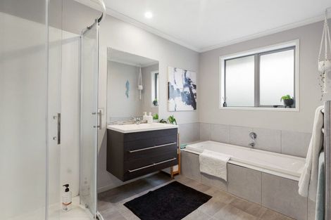 Photo of property in 64 Darlington Street, Ngatea, 3503