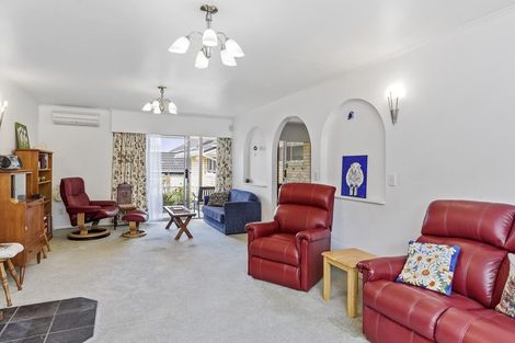 Photo of property in 2 Te Maku Grove, Waikanae, 5036