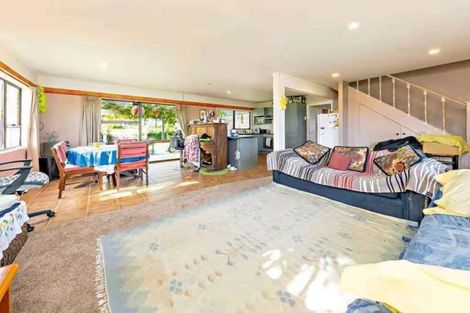 Photo of property in 18 Hueglow Rise, West Harbour, Auckland, 0618
